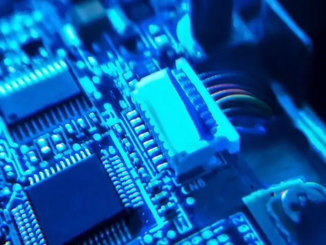 诺视科技点亮全球首款XGA垂直堆叠全彩Micro-LED微显示芯片