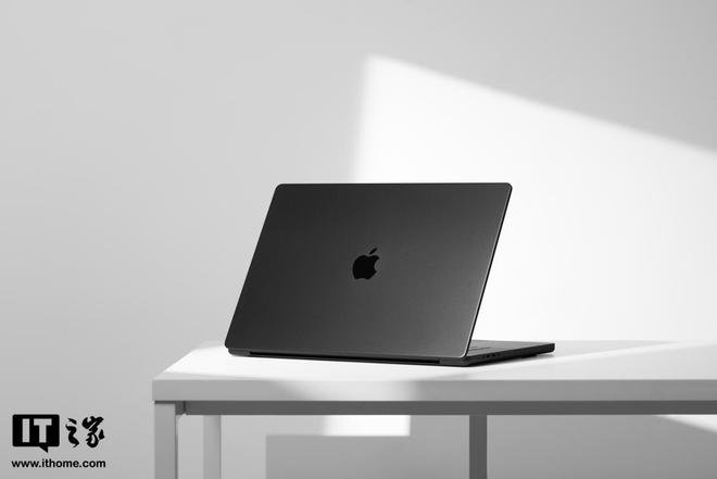 古尔曼：苹果M6 OLED款MacBook Pro推迟至 2026 年底至 2027 年初