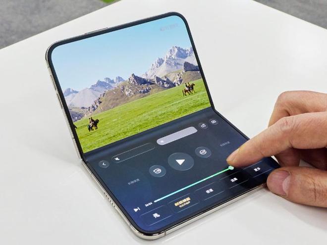 没有咖喱味 库克：iPhone Duo中国独家制造