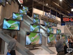 夏普可能扩大面板采购 但鸿海陷入两难