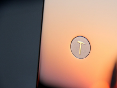 锤子手机亏损屡传被收购 情怀式互联网品牌陷生存危机