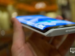 AMOLED拼战 友达、群创固守穿戴