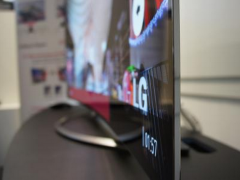 OLED面板下游需求趋旺 材料设备进口替代空间大