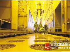 惠科第8.5＋代项目核心设备启动吊装