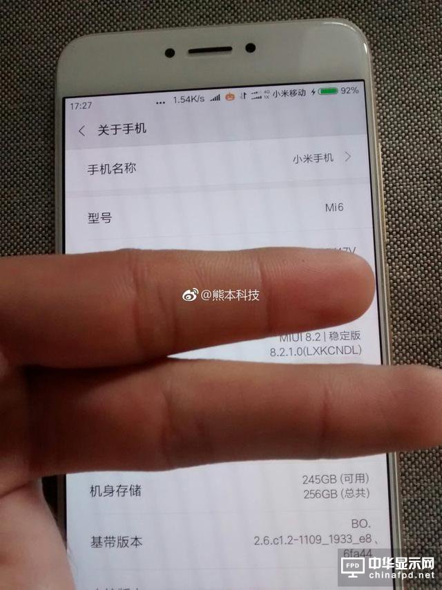 小米6前面板增加了一个开孔 难道是虹膜识别？