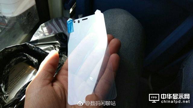 小米6前面板增加了一个开孔 难道是虹膜识别？