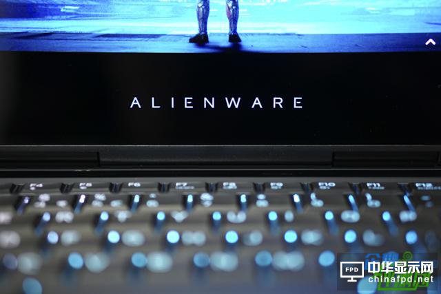 半吊子游戏迷玩新款外星人 OLED屏幕让体验提升好几档