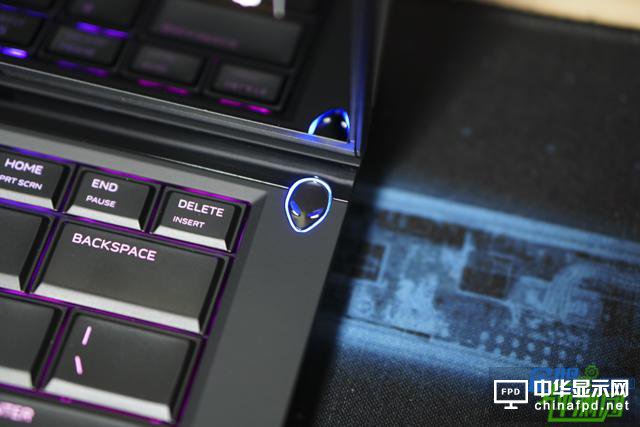 半吊子游戏迷玩新款外星人 OLED屏幕让体验提升好几档