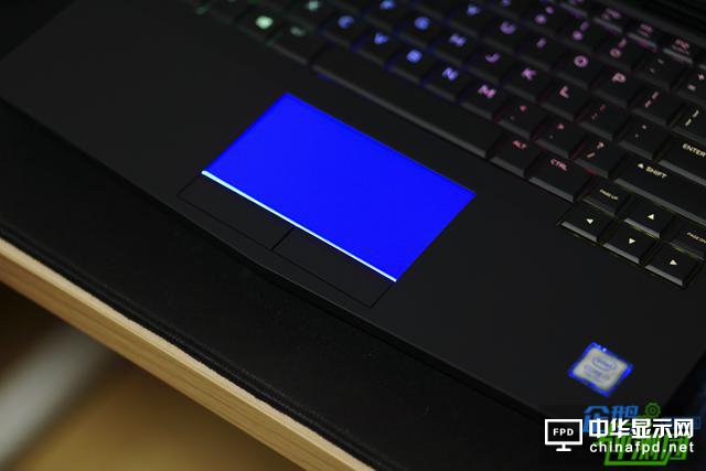 半吊子游戏迷玩新款外星人 OLED屏幕让体验提升好几档