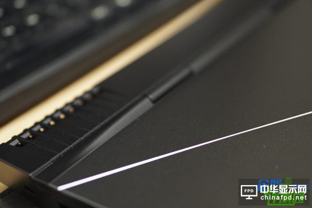 半吊子游戏迷玩新款外星人 OLED屏幕让体验提升好几档