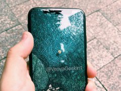 传iPhone 8支持隔空无线充电 还有前后四摄像头