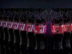这瓶可乐会“发光”！新加坡可口可乐推出OLED星战光剑可乐瓶